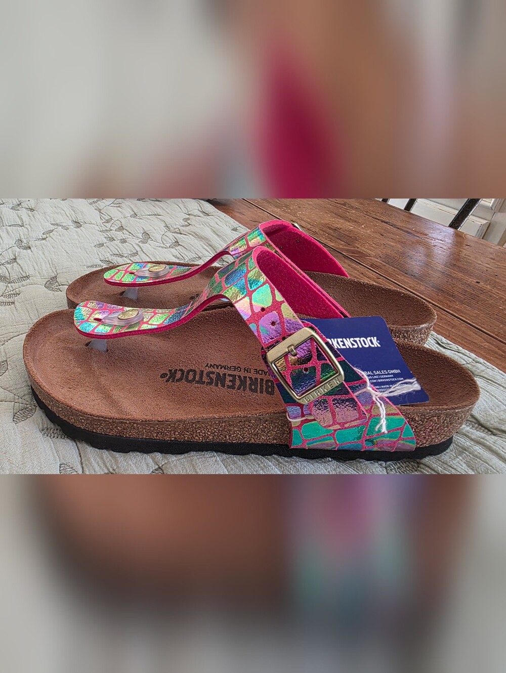 BIRKENSTOCK Gizeh Gator Glow sandals in a vibrant raspberry color